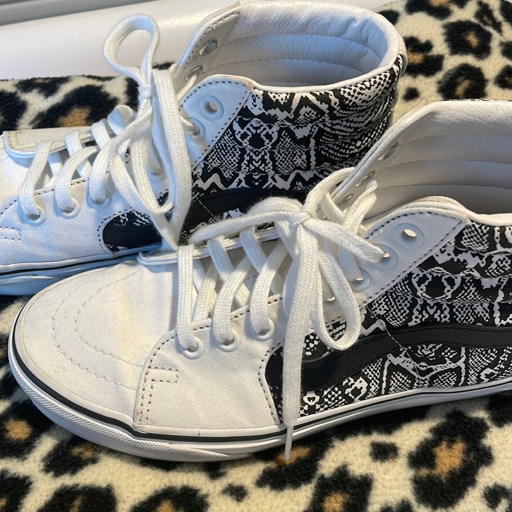 White snakeskin vans